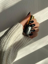 Laden Sie das Bild in den Galerie-Viewer, 029 - All Black