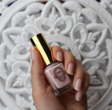 Laden Sie das Bild in den Galerie-Viewer, Halal nagellack milchig weiß rosa French Nails